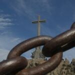 La cruz monumental que preside el recinto del Valle de los Ca&iacute;dos, renombrado de Cuelgamuros por la Ley de Memoria Democr&aacute;tica