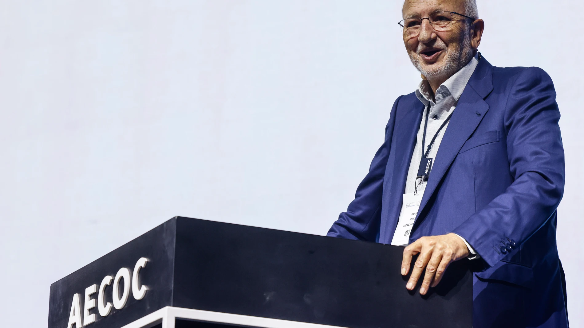 El presidente de Mercadona, Juan Roig, durante el congreso de la asociación de fabricantes y distribuidores AECOC, en el Roig Arena, a 22 de octubre de 2025, en Valencia, Comunidad Valenciana (España). La asociación de fabricantes y distribuidores AECOC celebra hoy su 40º congreso en el que reúne a más de mil directivos de las empresas líderes del sector consolidándose un año más como el punto de encuentro de referencia del gran consumo cuenta con el análisis de los directores generales y pre...
