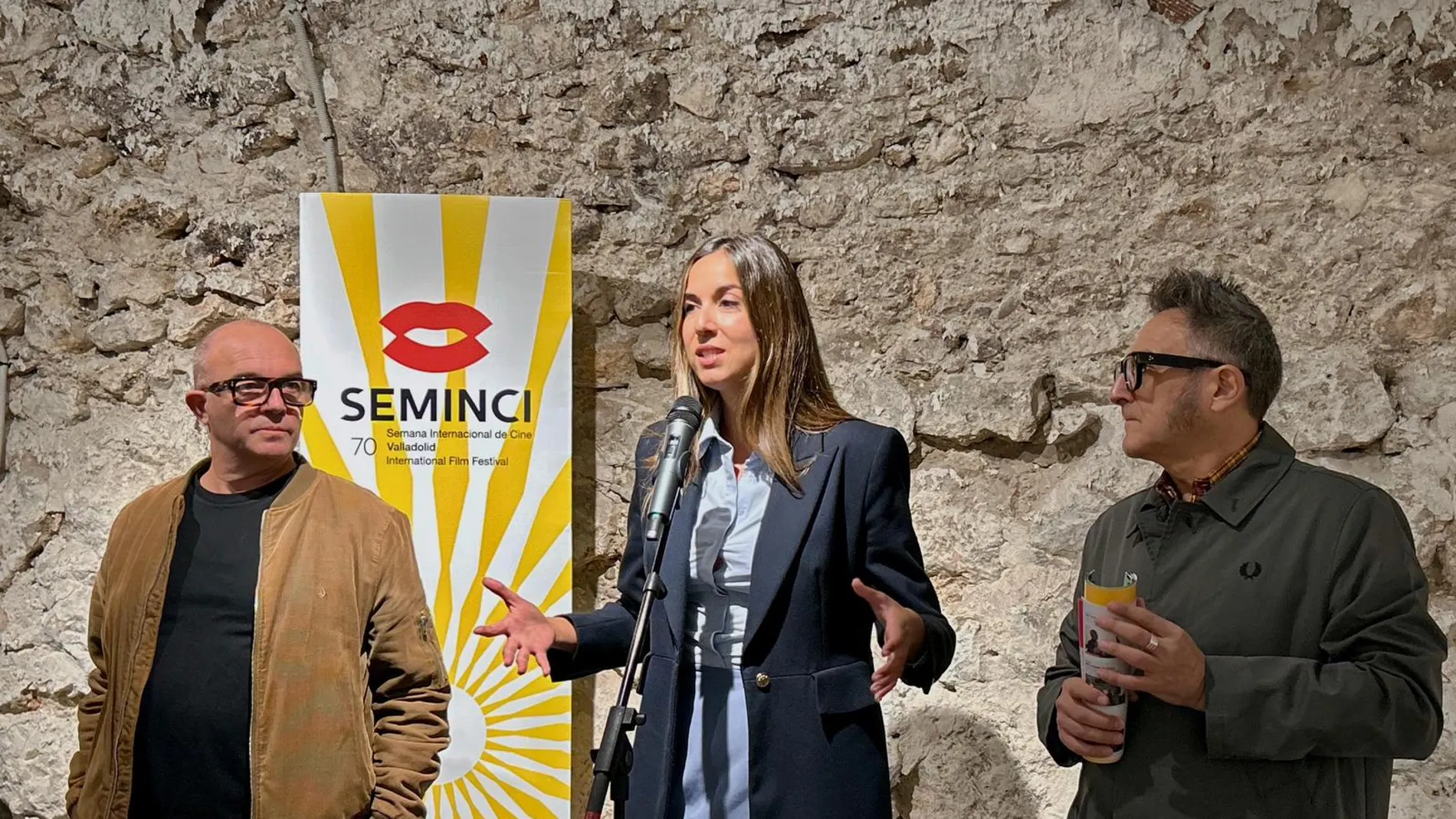 La concejala Blanca Jiménez y el director de la Seminci, José Luis Cienfuegos, inauguran la exposición