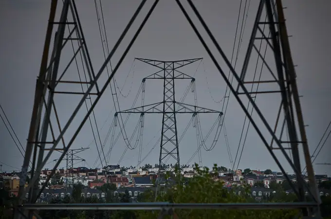 Las eléctricas creen que Ministerio y consejeros de la CNMC avalan que la tasa para las redes es Las eléctricas creen que Ministerio y consejeros de la CNMC avalan que la tasa para las redes es