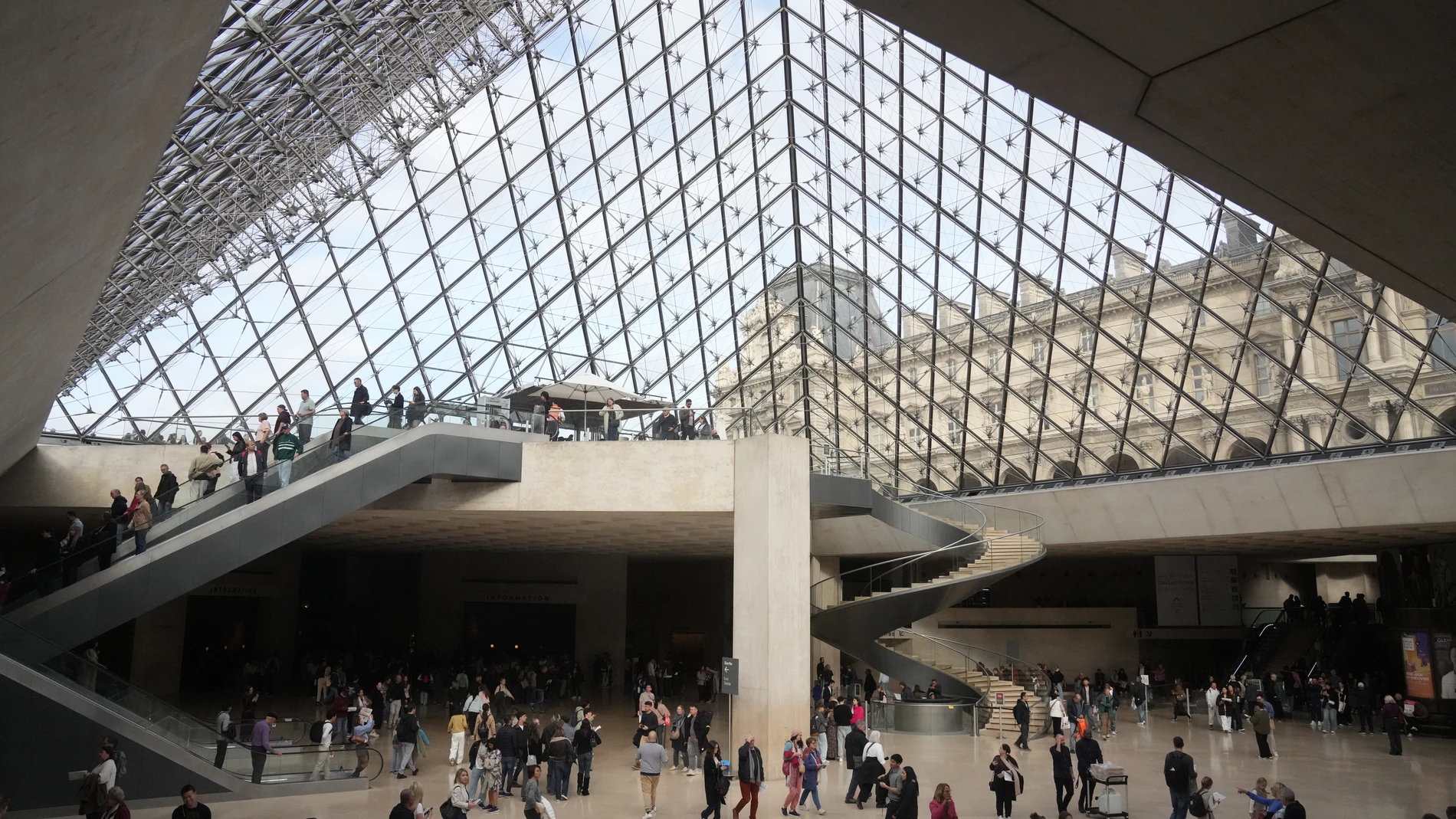 Visitors walk in the lobby of the Louvre museum three days after historic jewels were stolen in a daring daylight heist, Wednesday, Oct. 22, 2025 in Paris. (AP Photo/Thibault Camus)