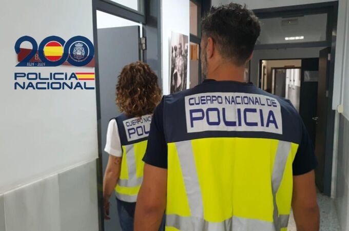Agentes de la Policía Nacional  Agentes de la Policía Nacional