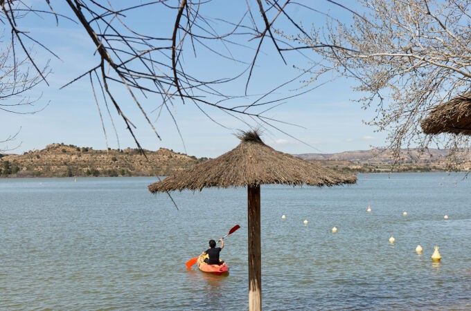 Taiga Lake Caspe es como un idílico pueblo a orillas del lago Taiga Lake Caspe es como un idílico pueblo a orillas del lago