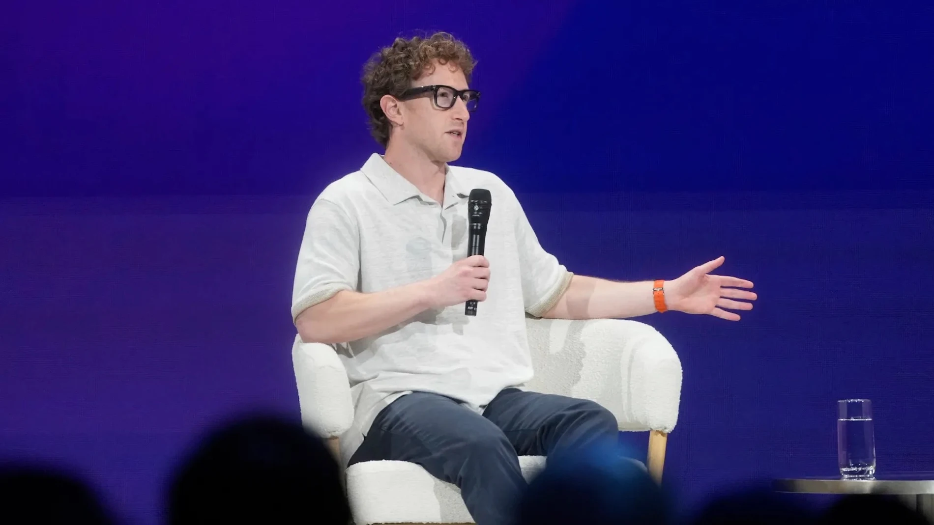 Mark Zuckerberg, hablando en una conferencia
