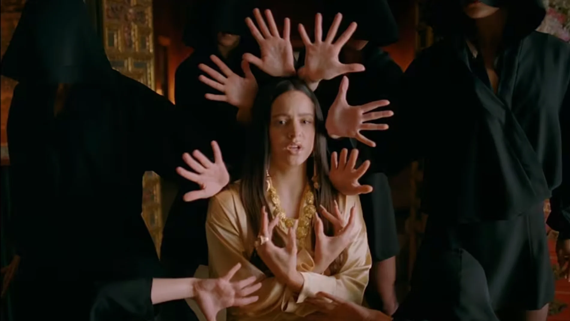 Rosalía, en el videoclip de "Pienso en tu mirá", canción de "El mal querer"