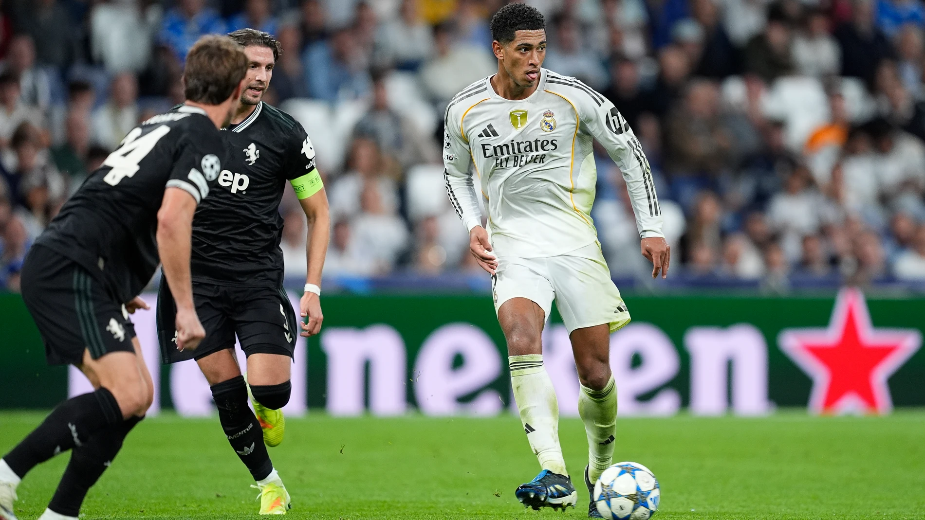 Jude Bellingham of Real Madrid CF in action during the UEFA Champions League 2025/26 League Phase MD3 match between Real Madrid C.F. and Juventus FC at Estadio Santiago Bernabeu on October 22, 2025 in Madrid, Spain. AFP7 22/10/2025 ONLY FOR USE IN SPAIN