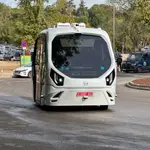 El alcalde de Madrid, José Luis Martínez-Almeida, hace balance del proyecto piloto del autobús autónomo que circula por la Casa de Campo
