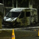 La Policía detiene a 6 personas en disturbios frente a un centro de acogida de solicitantes de asilo en Dublín La Policía detiene a 6 personas en disturbios frente a un centro de acogida de solicitantes de asilo en Dublín