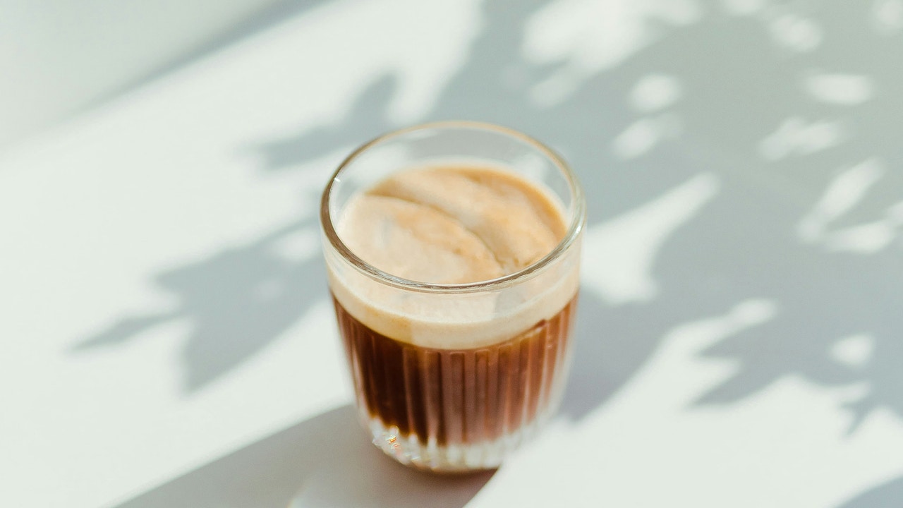 Madrid sube varios puestos en el ranking de cafés más caros de Europa: esto cuesta en la capital un espresso