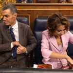 El presidente del Gobierno, Pedro Sánchez, y la vicepresidenta primera y ministra de Hacienda, María Jesús Montero