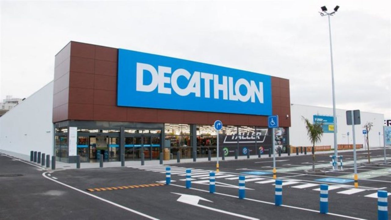 Colas en Decathlon por la nueva chaqueta para vestir todos los días del año