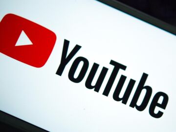YouTube lanza el doblaje autom&aacute;tico con IA para todos los usuarios.