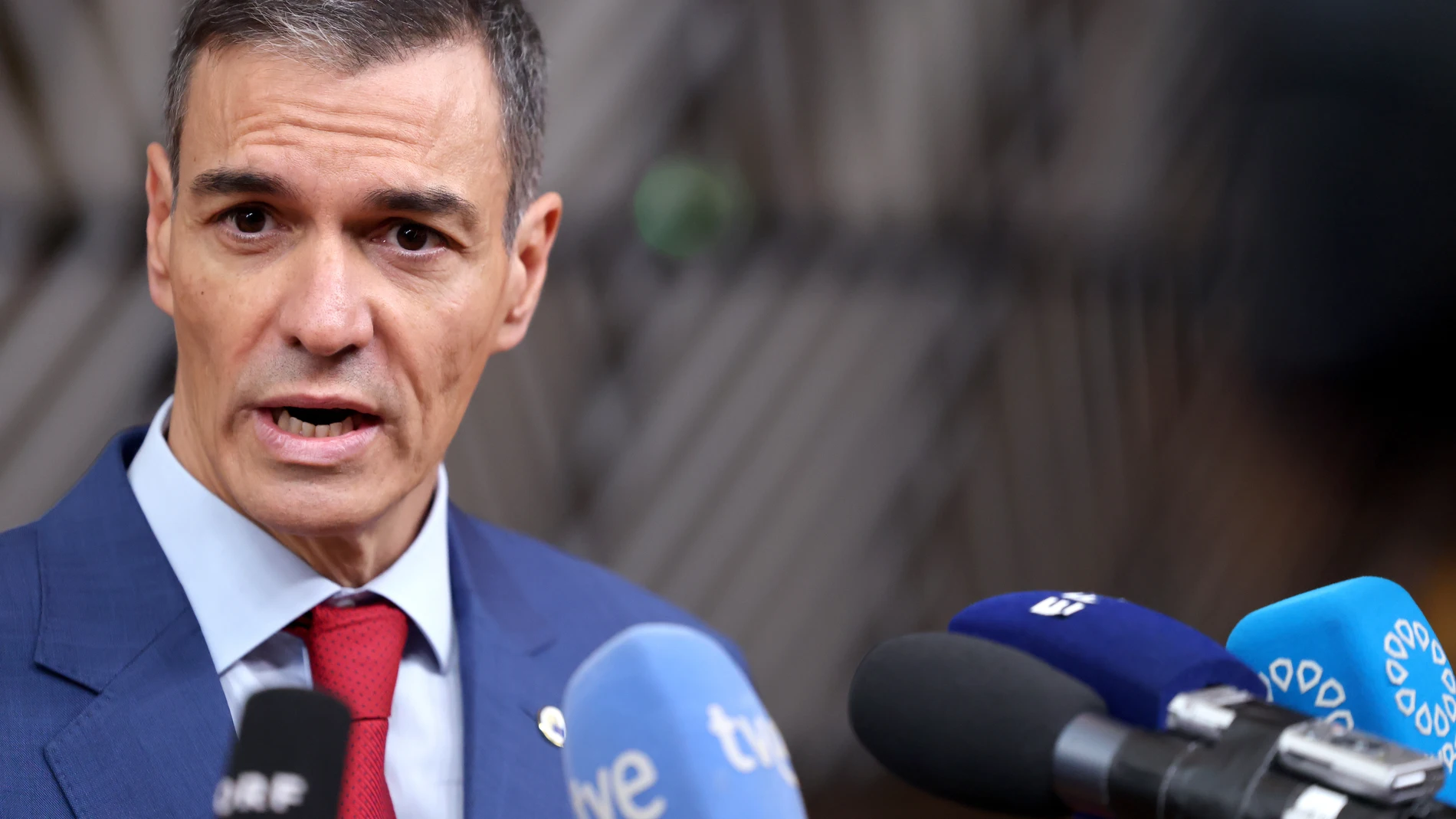 BRUSSELS (Belgium), 23/10/2025.- Spanish Prime Minister Pedro Sanchez arrives for the Euro Summit in Brussels, Belgium, 23 October 2025. EU leaders convene in Brussels to discuss the situation Ukraine, European defence, developments in the Middle East, competitiveness, housing and migration. (Bélgica, Ucrania, Bruselas) EFE/EPA/OLIVIER MATTHYS