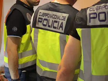 Agentes de la Policía Nacional Agentes de la Policía Nacional