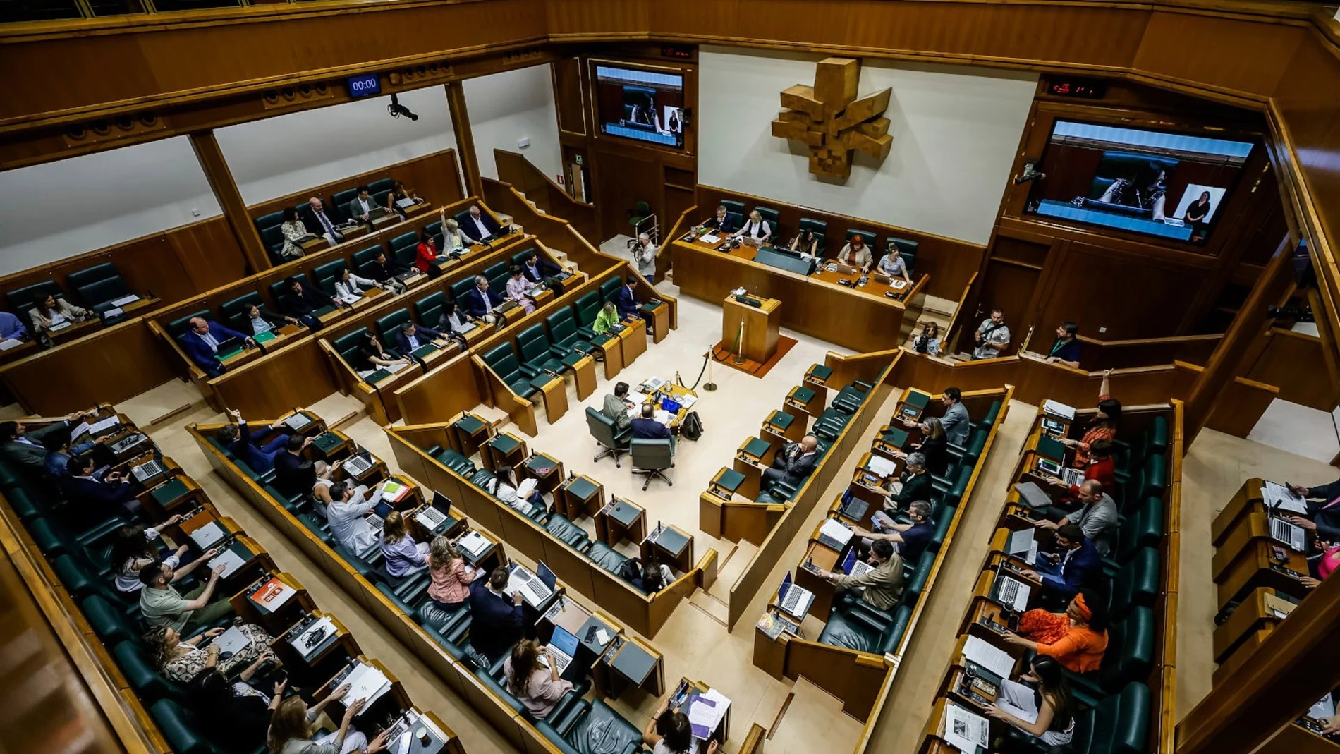 El Parlamento Vasco descarta elevar el presupuesto de la EHU para aumentar las plazas universitarias disponibles
