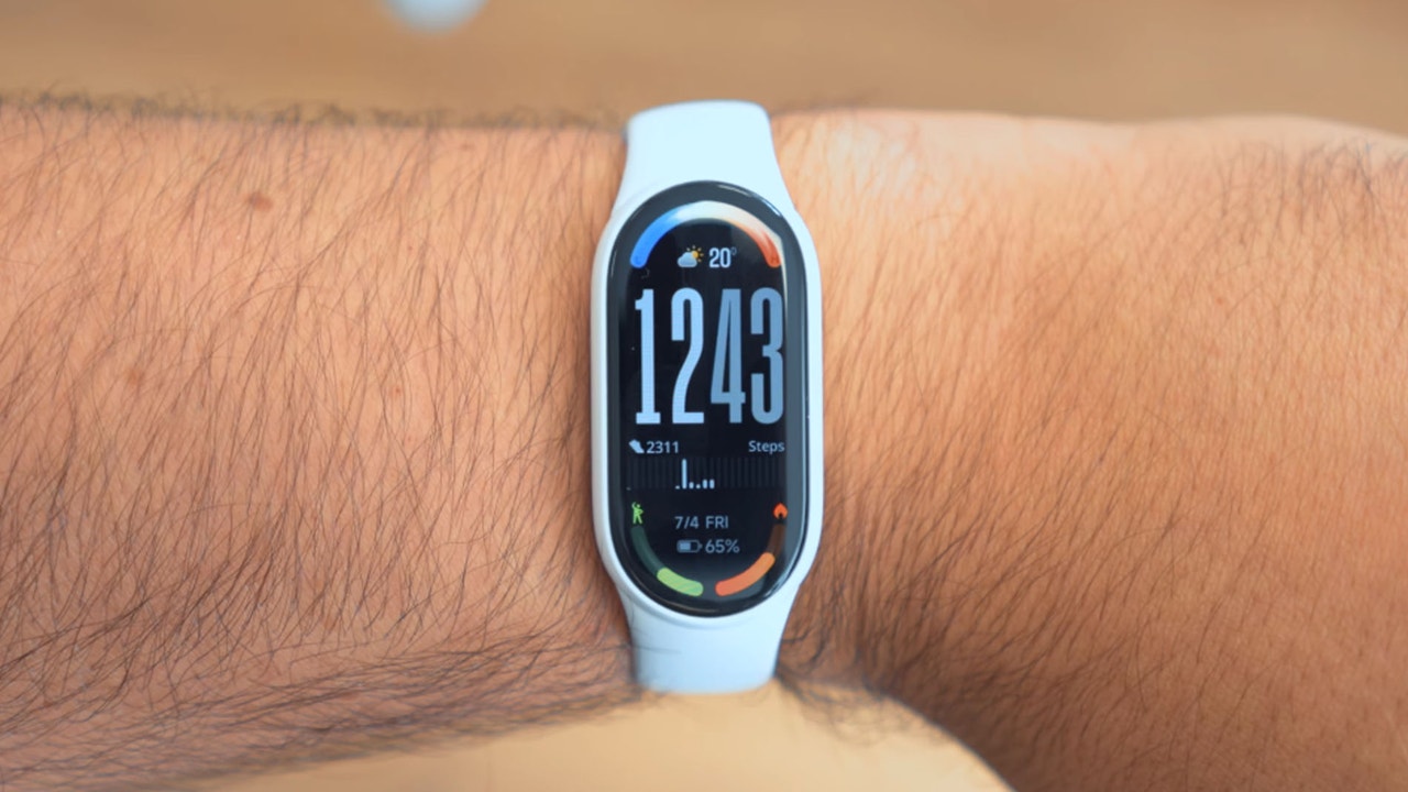 La nueva Xiaomi Smart Band 10 se parece más que nunca a un smartwatch y está rebajada por poco más de 40 euros