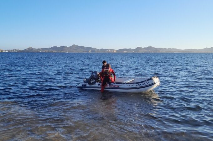 Bomberos del Ayuntamiento de Cartagena rescatan a una kitesurfista de 60 años que no podía salir del Mar Menor Bomberos del Ayuntamiento de Cartagena rescatan a una kitesurfista de 60 años que no podía salir del Mar Menor