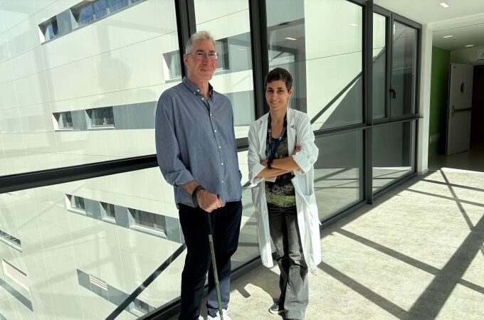 Tomás García y Cristina Domínguez, paciente y neuróloga, respectivamente Tomás García y Cristina Domínguez, paciente y neuróloga, respectivamente