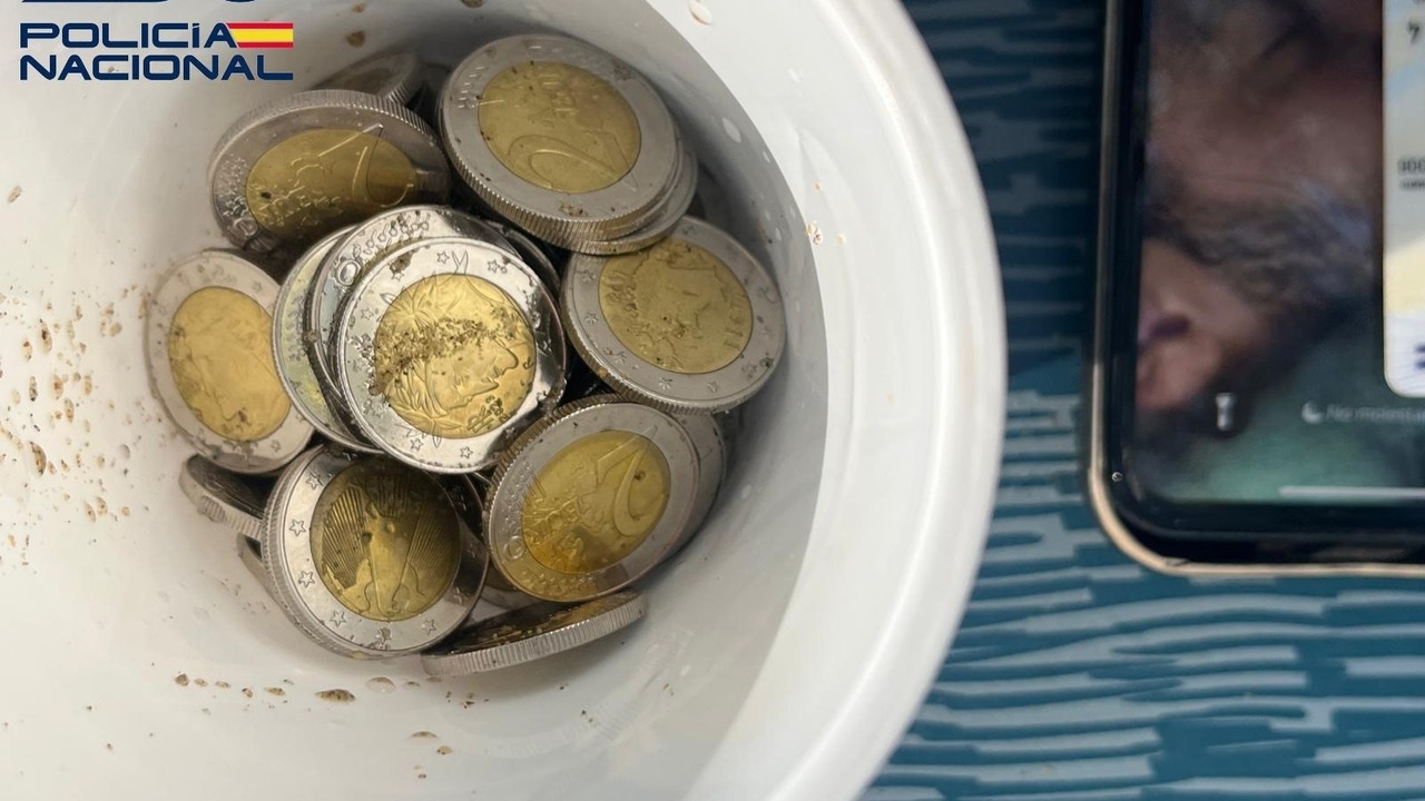 Detenidos por ofrecer monedas falsas procedentes de China en una app de mensajería