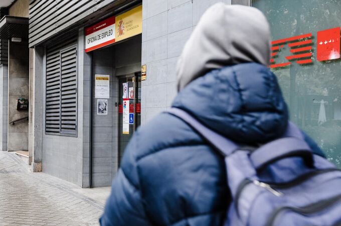 Economía/EPA.- (AMP) La tasa de paro juvenil escala hasta el 25,4% tras sumar 53.600 desempleados durante el verano Economía/EPA.- (AMP) La tasa de paro juvenil escala hasta el 25,4% tras sumar 53.600 desempleados durante el verano