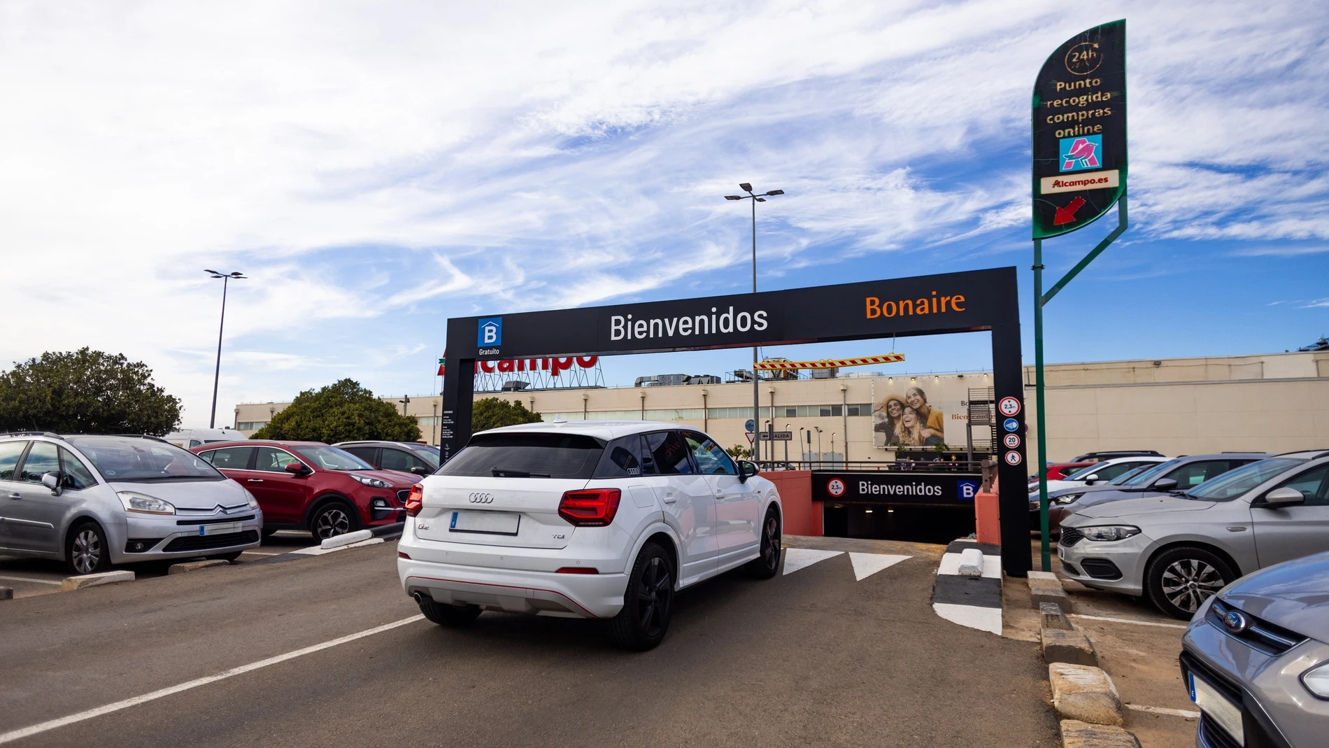 Entrada al centro comercial Bonaire, en Aldaia (Valencia) REMITIDA / HANDOUT por REMITIDA CENTRO COMERCIAL BONAIRE Fotografía remitida a medios de comunicación exclusivamente para ilustrar la noticia a la que hace referencia la imagen, y citando la procedencia de la imagen en la firma 24/09/2025