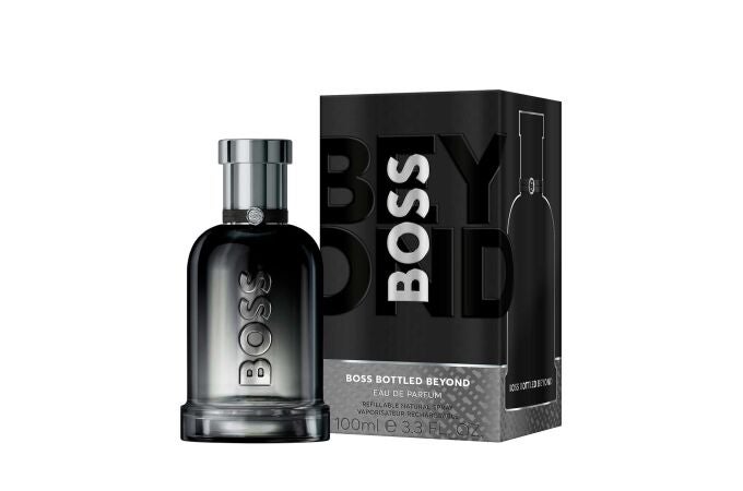 BOSS Bottled Beyond fusiona la frescura vibrante del jengibre con la sensualidad profunda del cuero, creando una fragancia que rompe con las estructuras clásicas