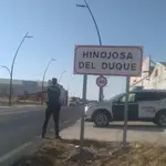 Un agente de la Guardia Civil en Hinojosa del Duque