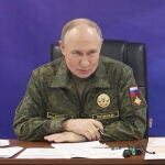 El presidente ruso, Vladimir Putin, visita uno de los puestos del comando del Grupo de Fuerzas Conjuntas El presidente ruso, Vladimir Putin, visita uno de los puestos del comando del Grupo de Fuerzas Conjuntas