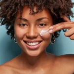 Ni retinoides ni ácido hialurónico, esto es lo que no puede faltar en tu rutina de belleza