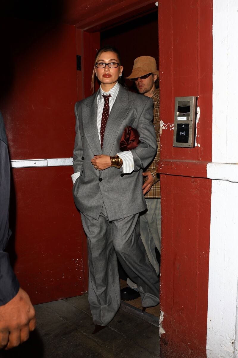 Look con traje sastre.