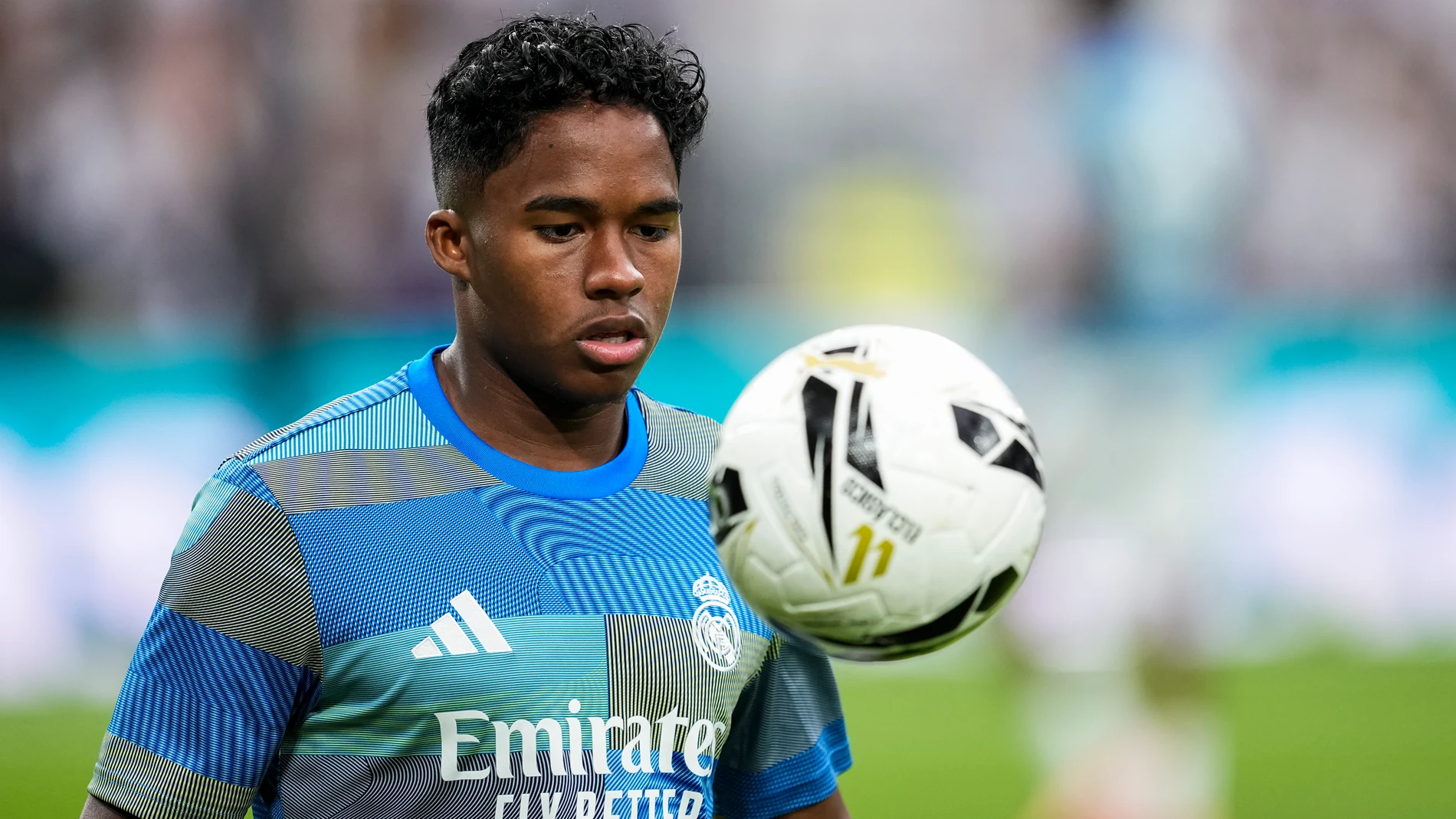 Endrick of Real Madrid CF warms up during the Spanish League, LaLiga EA Sports, football match played between Real Madrid C.F. and FC Barcelona at Santiago Bernabeu stadium on October 26, 2025, in Madrid, Spain. AFP7 26/10/2025 ONLY FOR USE IN SPAIN
