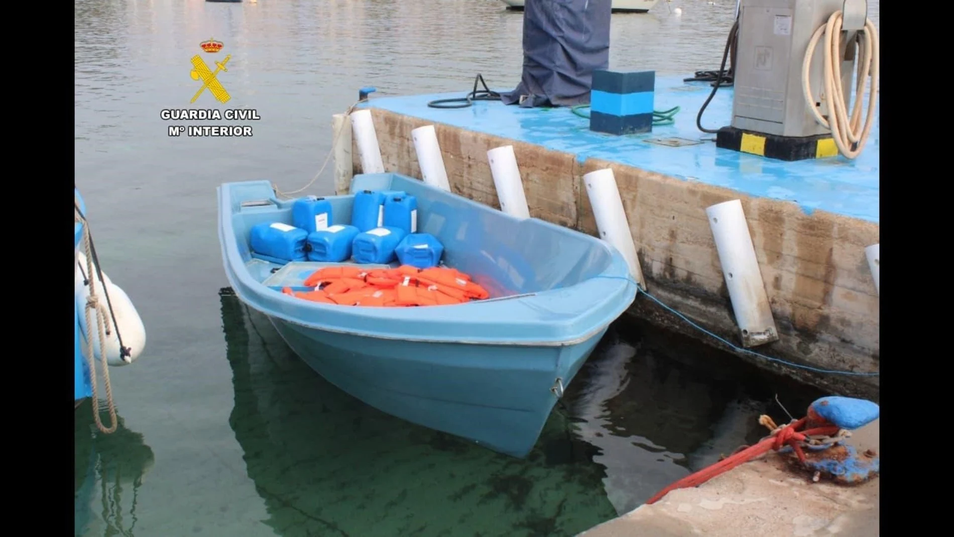 Un crucero rescata a 19 migrantes a 20 millas de la isla de Cabrera (Baleares) y los traslada al puerto de Barcelona