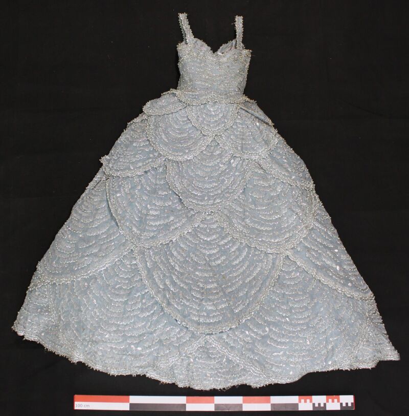Uno de los vestidos rescatados del Palacio de Tatoi