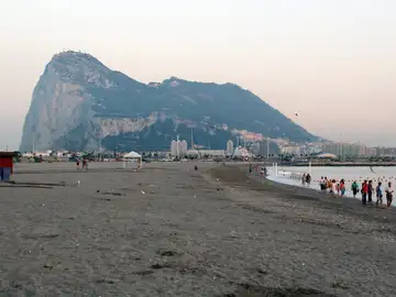 La Línea de la Concepción (Cádiz) y Linares (Jaén) son los municipios con más paro de España La Línea de la Concepción (Cádiz) y Linares (Jaén) son los municipios con más paro de España