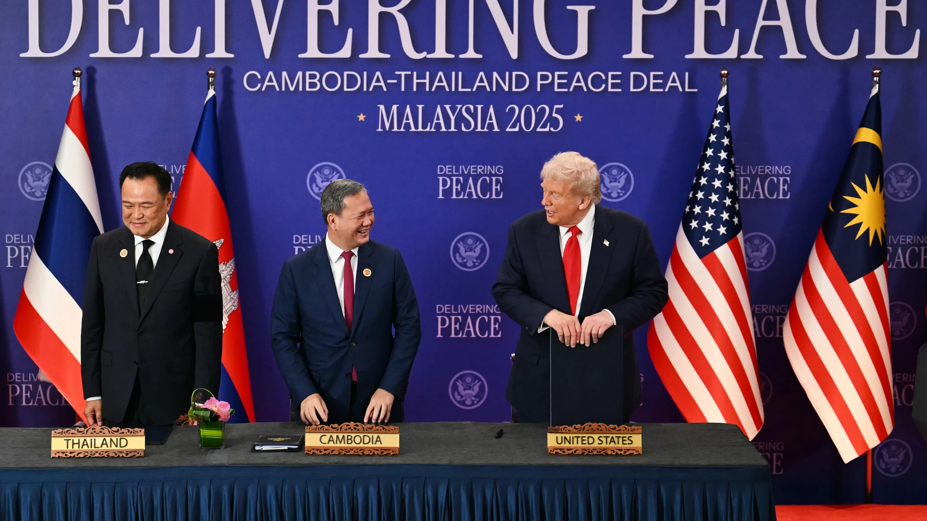 U.S. President Donald Trump talks to Cambodia's Prime Minister Hun Manet as Thailand's Prime Minister Anutin Charnvirakul, left, stands by after the ceremonial signing of a ceasefire agreement between Thailand and Cambodia on the sidelines of the 47th Association of Southeast Asian Nations (ASEAN) summit in Kuala Lumpur, Malaysia, Sunday, Oct. 26, 2025. (Mohd Rasfan/Pool Photo via AP)