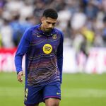 F&uacute;tbol.- Ronald Araujo: "Nos vamos dolidos por la derrota, pero queda mucha Liga"