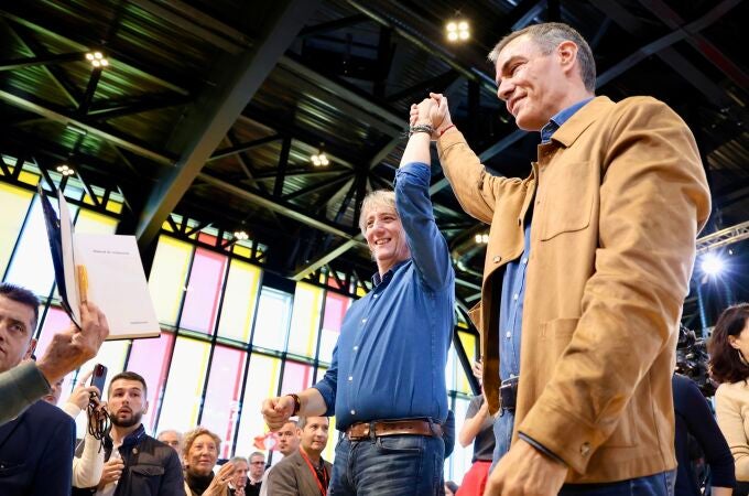 Pedro Sánchez y Carlos Martínez, este domingo en León
