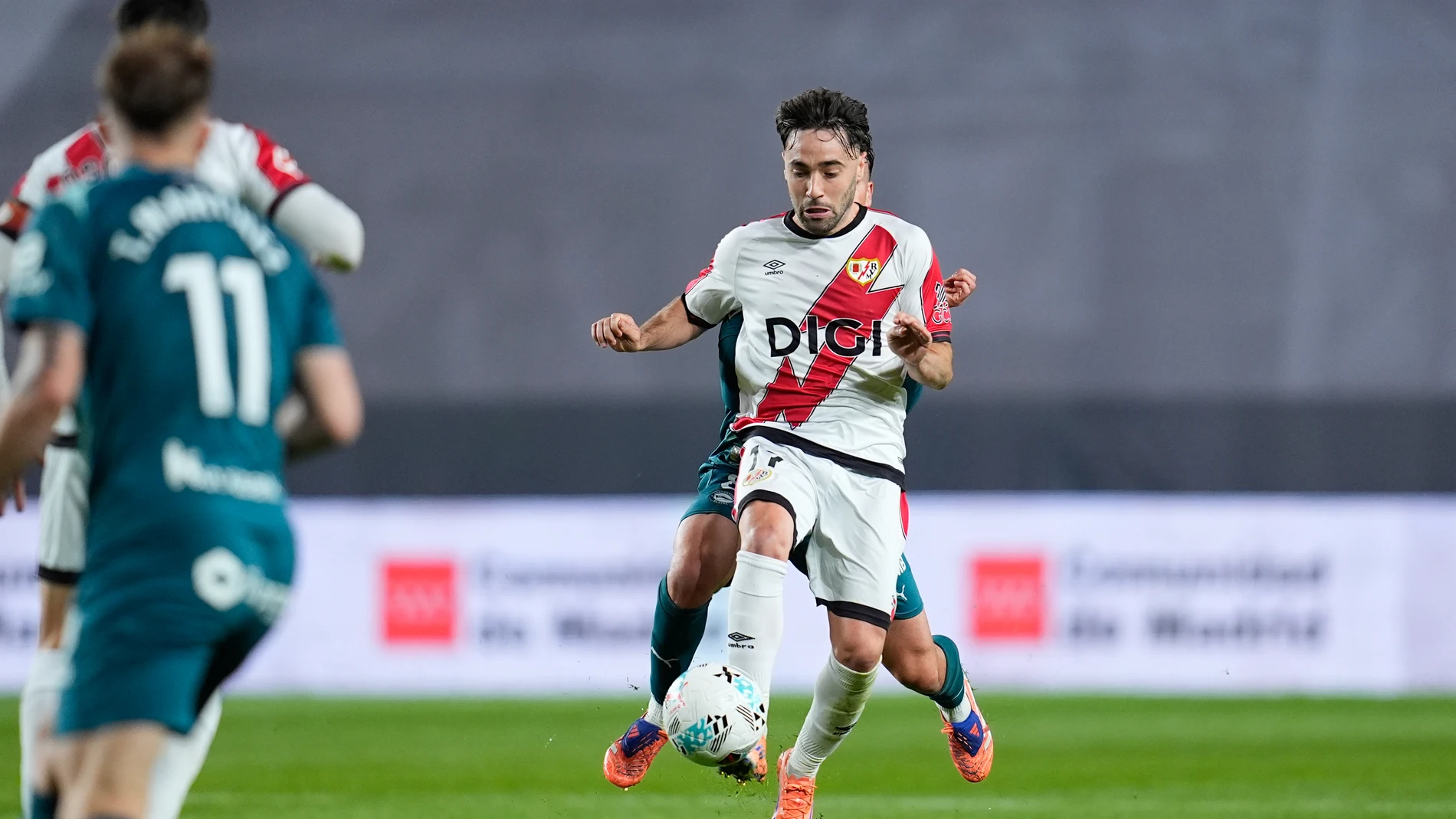Unai Lopez of Rayo Vallecano controls the ball during the Spanish League, LaLiga EA Sports, football match played between Rayo Vallecano and Deportivo Alaves at Estadio de Vallecas on October 26, 2025, in Madrid, Spain. AFP7 26/10/2025 ONLY FOR USE IN SPAIN