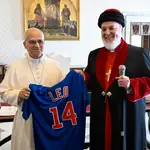 El Papa León XIV este lunes junto a Mar Awa III, patriarca de la iglesia asiria del este