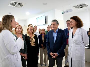 El consejero de Sanidad, Antonio Sanz, en la apertura de este nuevo recurso hospitalario en Sevilla El consejero de Sanidad, Antonio Sanz, en la apertura de este nuevo recurso hospitalario en Sevilla