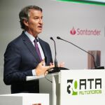 El líder del PP, Alberto Núñez Feijóo, este domingo en los premios de ATA