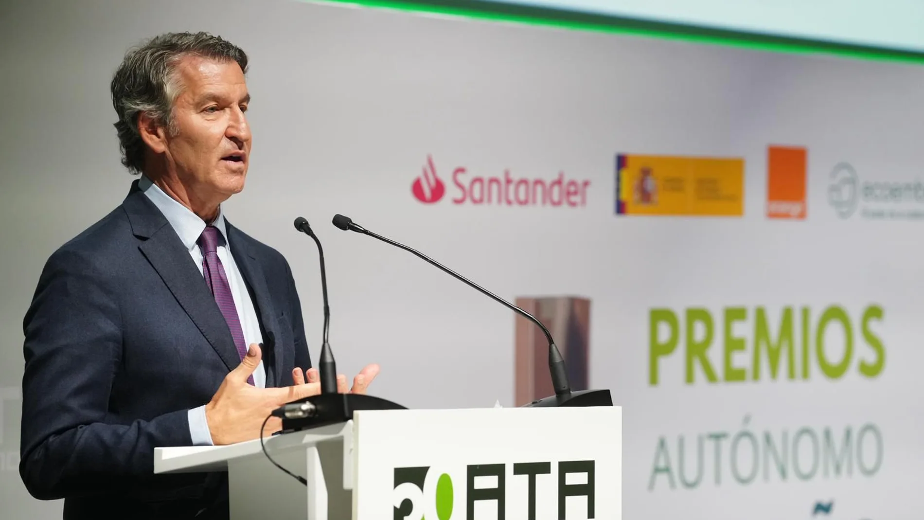 El líder del PP, Alberto Núñez Feijóo, este domingo en los premios de ATA