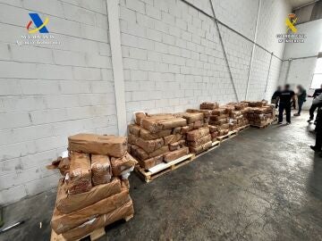 Escondían la droga en cartones prensados Escondían la droga en cartones prensados