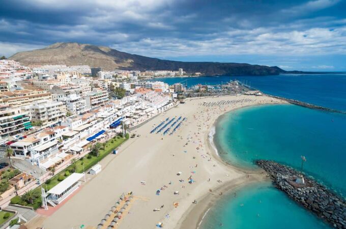 Dos empleadas de un hotel de Tenerife, detenidas tras un sorprendente hallazgo en la habitación de unos huéspedes Dos empleadas de un hotel de Tenerife, detenidas tras un sorprendente hallazgo en la habitación de unos huéspedes