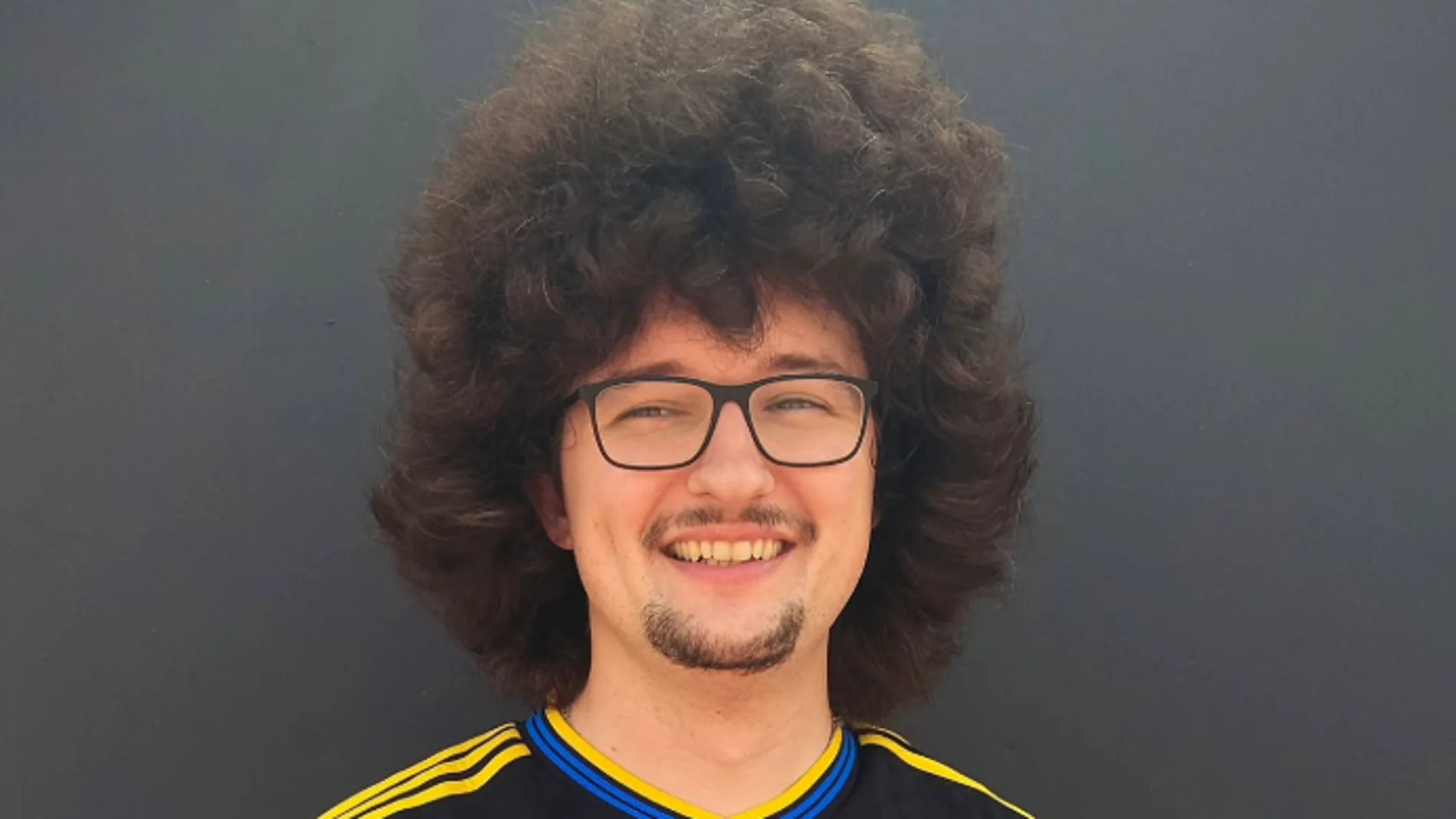El reto viral del aficionado del Manchester United que está a punto de cumplir: 386 días sin cortarse el pelo