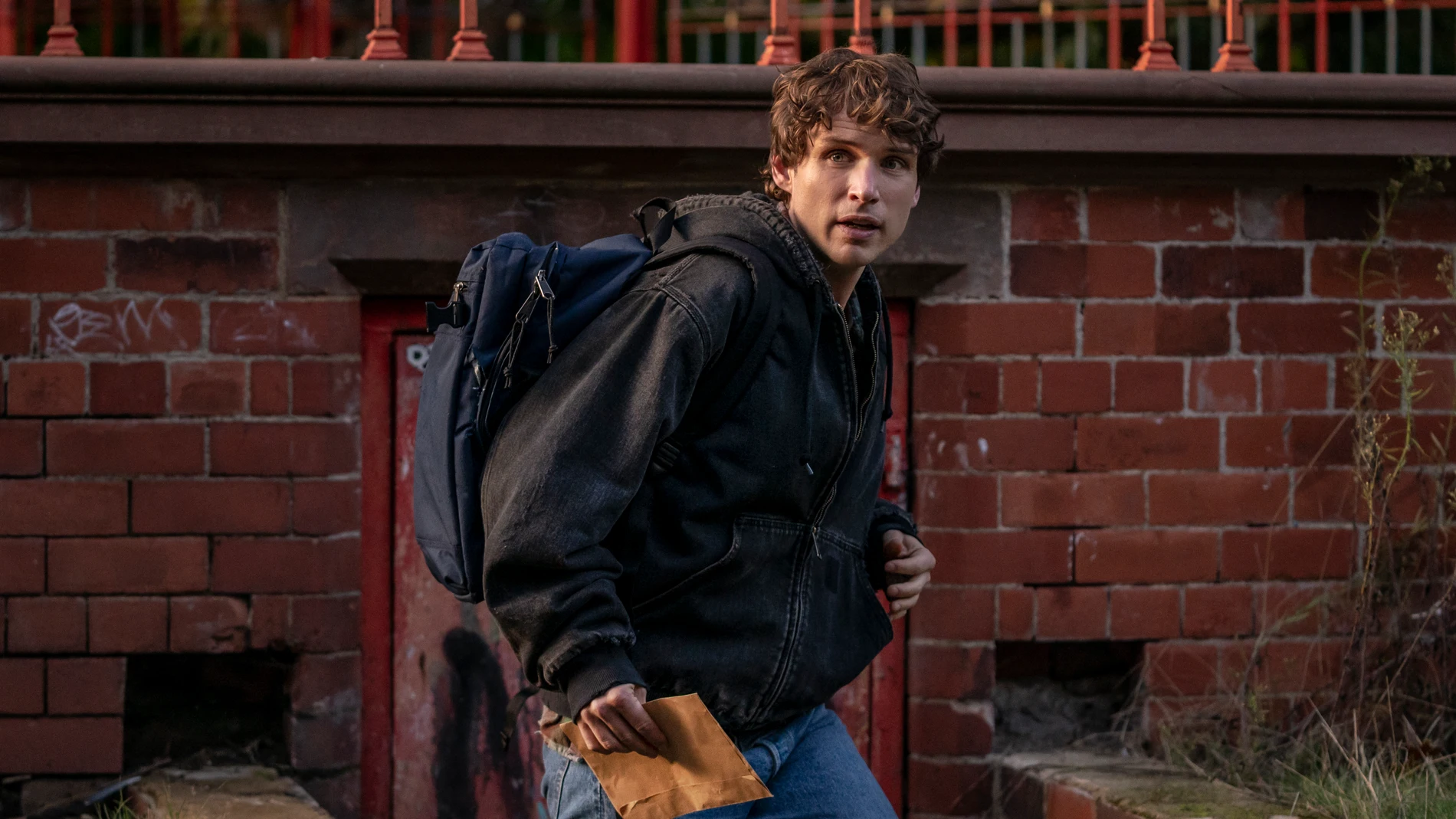 Nicholas Denton consigue meterse perfectamente en el despistado y poderoso papel del protagonista