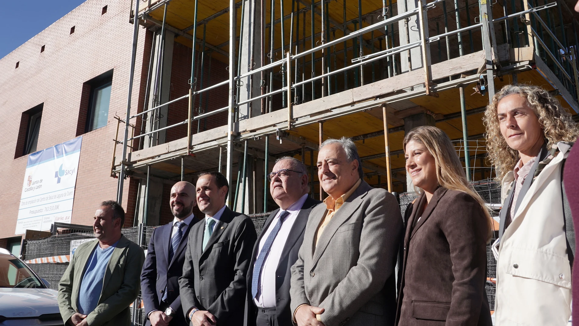 Alejandro Vázquez junto a Conrado Íscar y Raquel Alonso, visitando las obras de ampliación del centro de Salud de Laguna de Duero