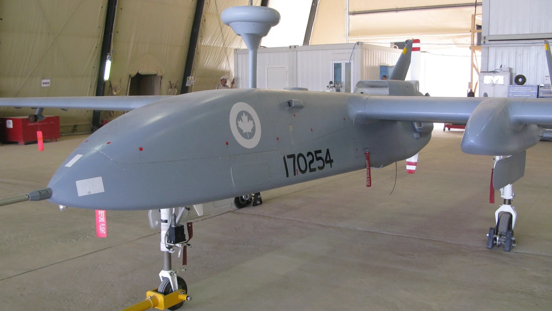 Dron en un hangar listo para poder ser lanzado de misión