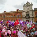 Concentración convocada por Amama frente al Palacio de San Telmo, en Sevilla