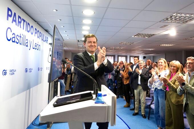Mañueco recibe el aplauso de los suyos tras clausurar la Junta Directiva del PP de Castilla y León